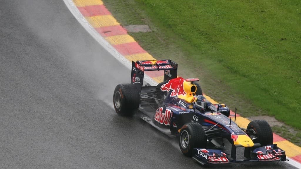 Une monoplace de Formule 1 en course