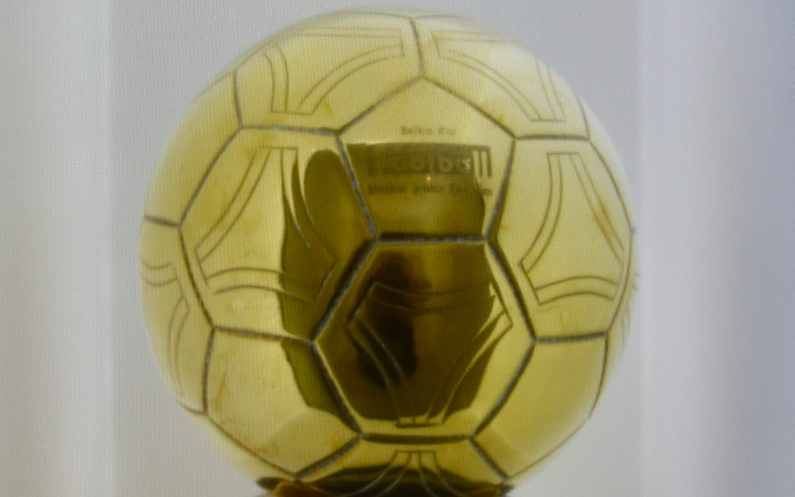 Un trophée du Ballon d’Or, celui de Zinédine Zidane en 1998, exposé au musée du Real Madrid