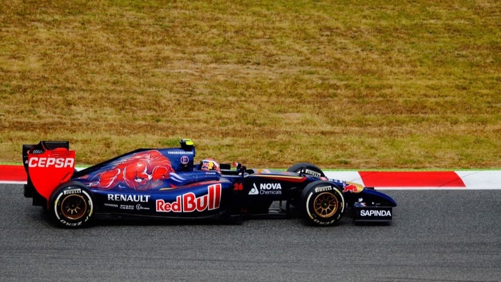 Une monoplace de Formule 1 sur la piste